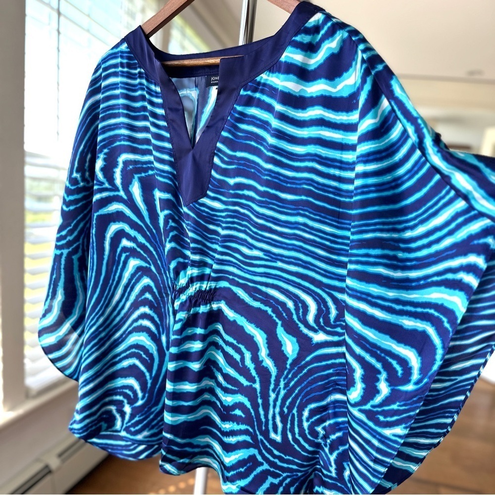 Jones New York Blue Graphic Blouse, split neck, dolman cut, oversized, flowy